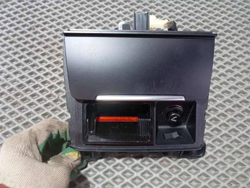 Пепельница Audi A4 2008 B8