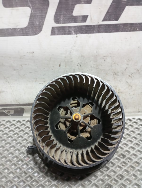 Моторчик печки Skoda YETI 2015