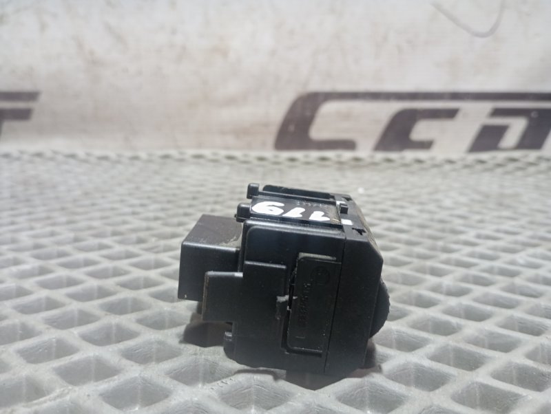 Кнопка корректора фар Skoda YETI 2015