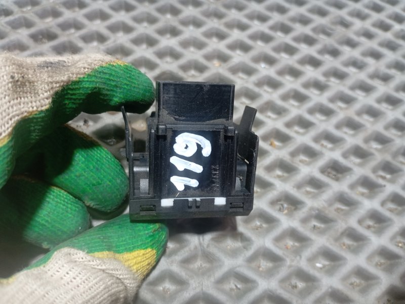 Кнопка корректора фар Skoda YETI 2015