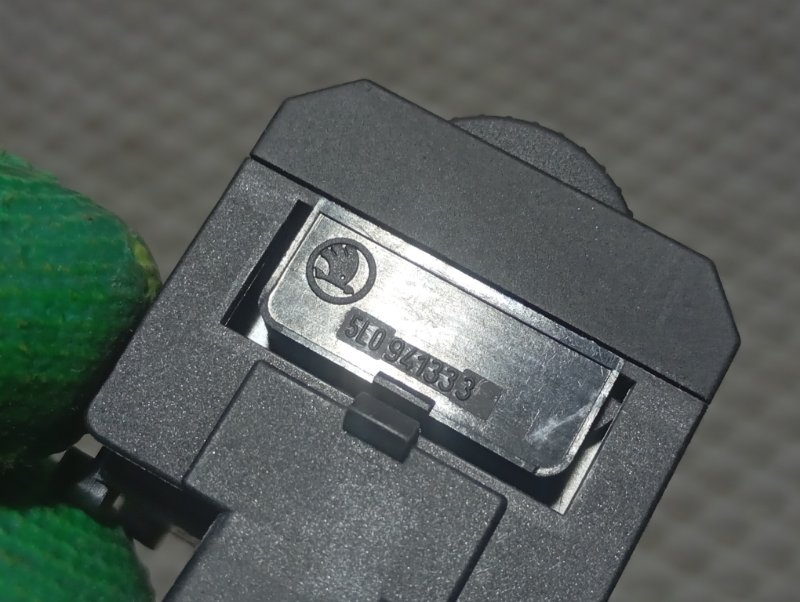 Кнопка корректора фар Skoda YETI 2015