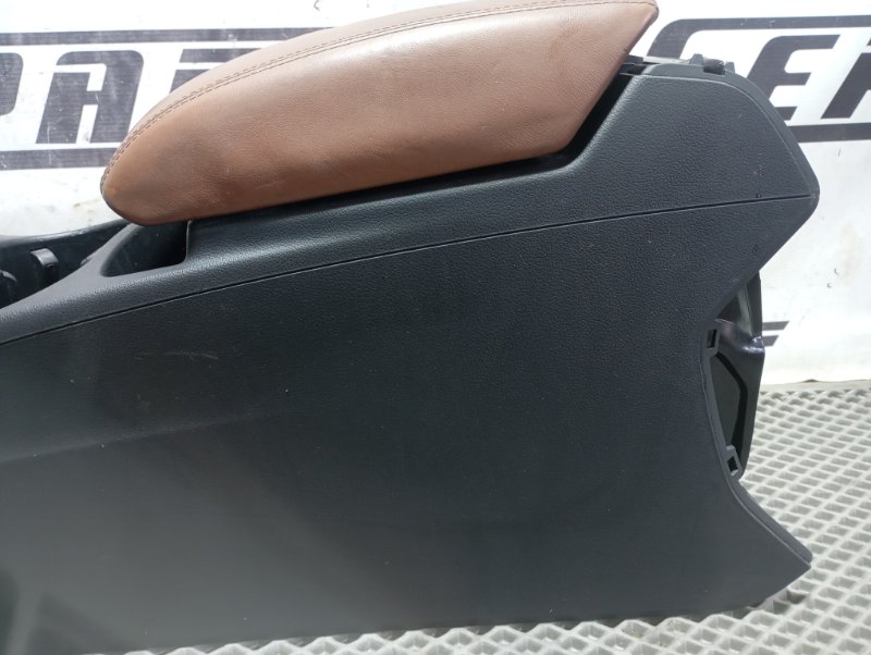 Подлокотник Audi Q5 2010 8R