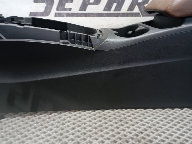 Подлокотник Audi Q5 2010 8R