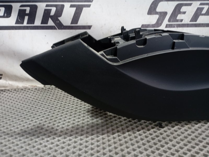 Подлокотник Audi Q5 2010 8R