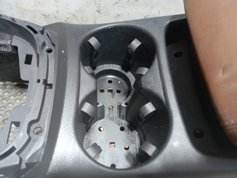 Подлокотник Audi Q5 2010 8R