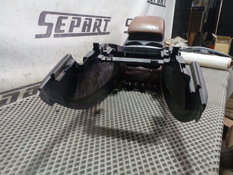 Подлокотник Audi Q5 2010 8R