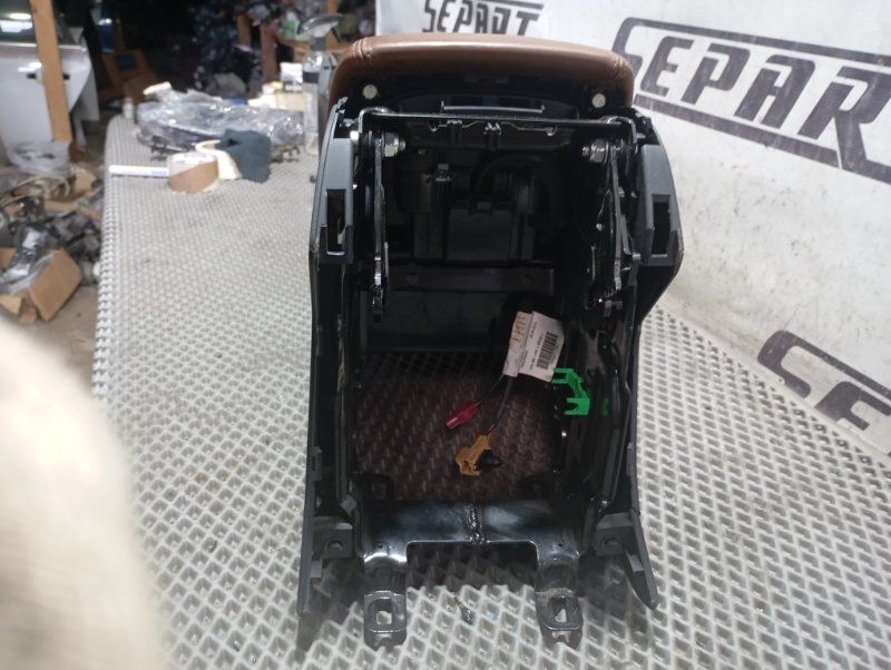 Подлокотник Audi Q5 2010 8R