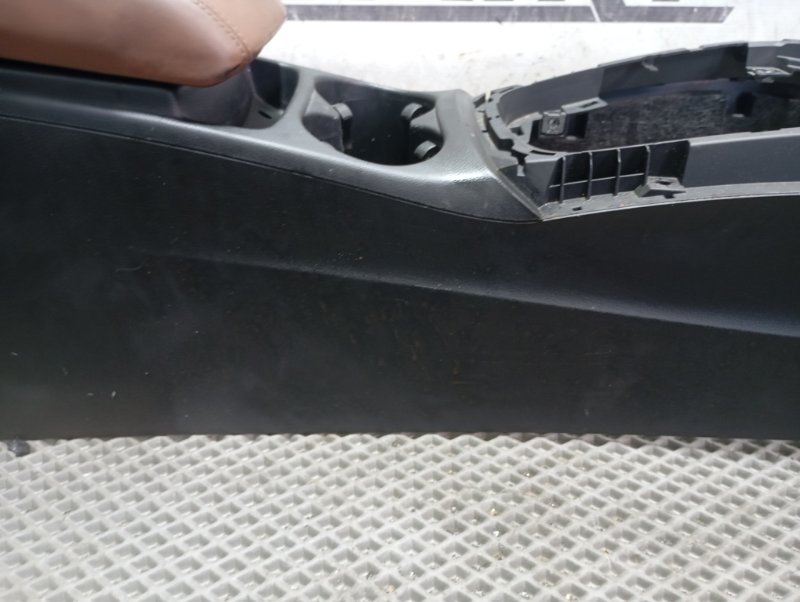 Подлокотник Audi Q5 2010 8R