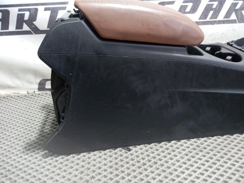 Подлокотник Audi Q5 2010 8R