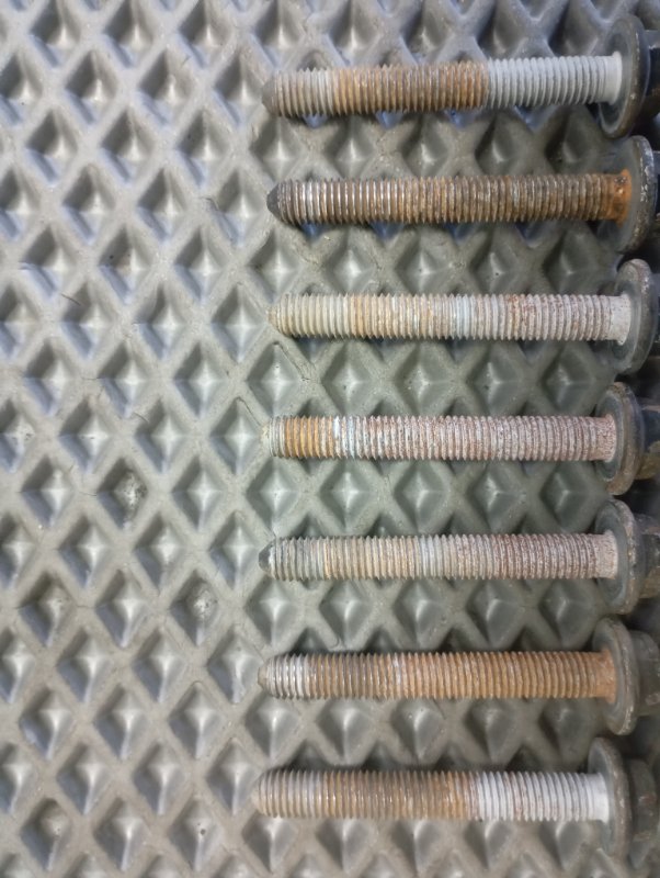 Болты развальные подвески Audi A3 2011 8P