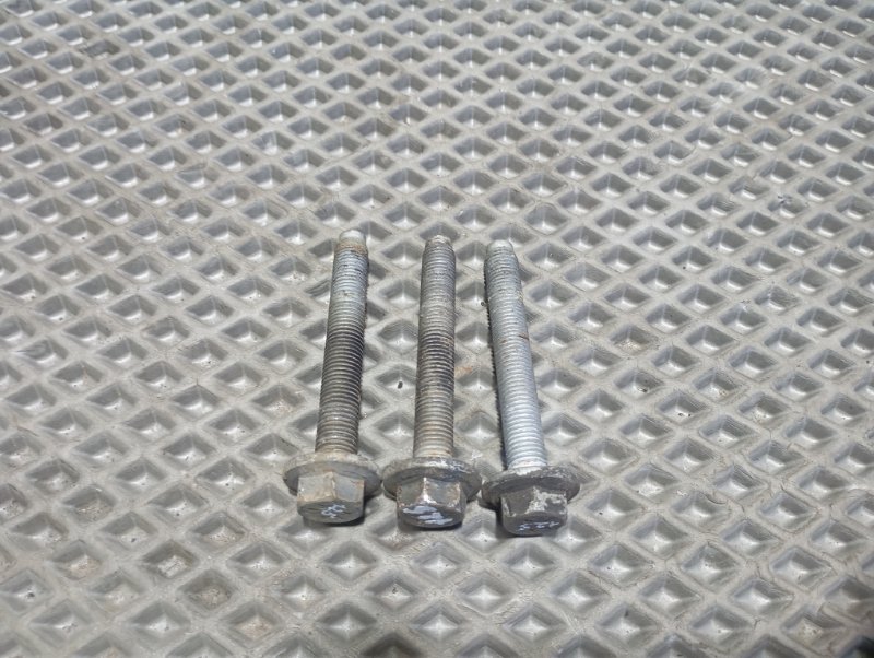 Болты развальные подвески Audi A3 2011 8P