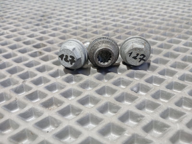 Болты развальные подвески Audi A4 2011 B8