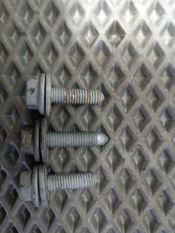 Болты развальные подвески Audi A4 2011 B8