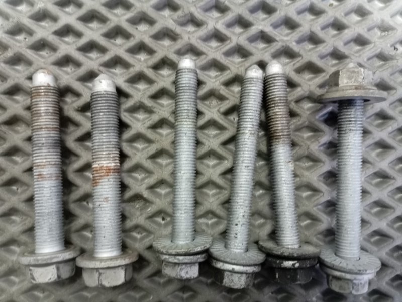 Болты развальные подвески Audi A4 2011 B8