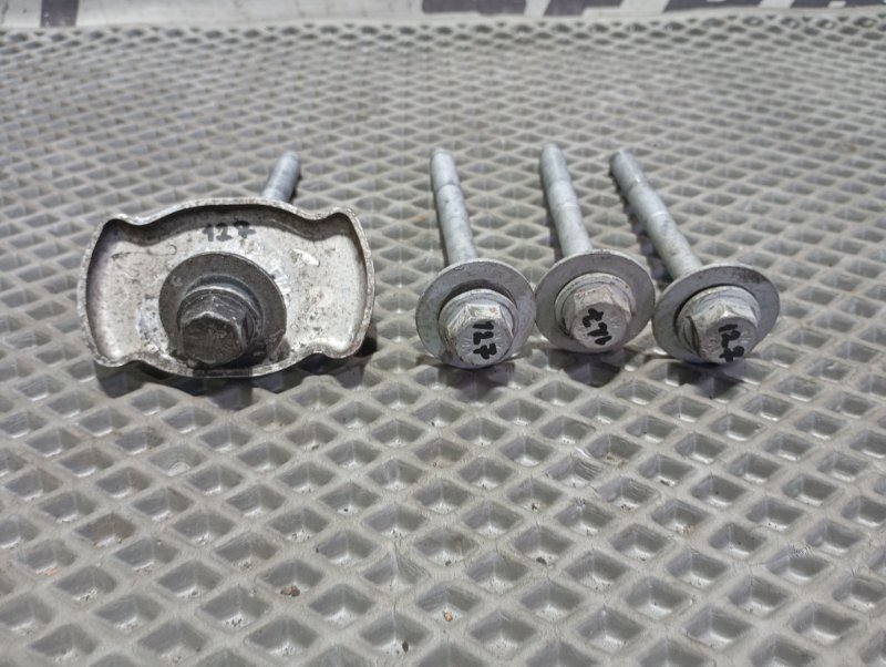 Болты развальные подвески Audi A4 2011 B8
