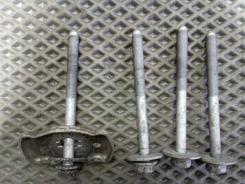 Болты развальные подвески Audi A4 2011 B8