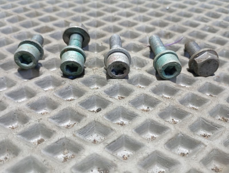 Болты развальные подвески Audi A4 2002 B6