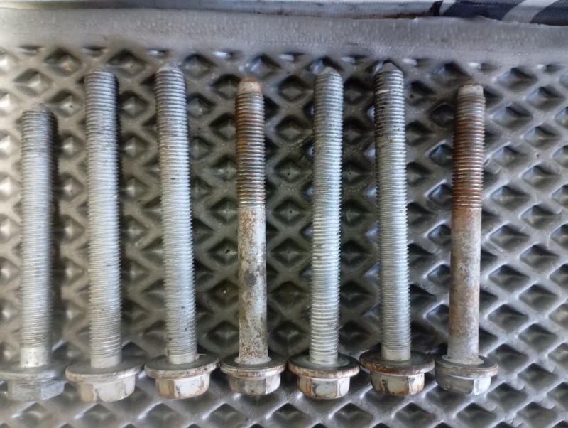 Болты развальные подвески Volkswagen Tiguan 2014 5N