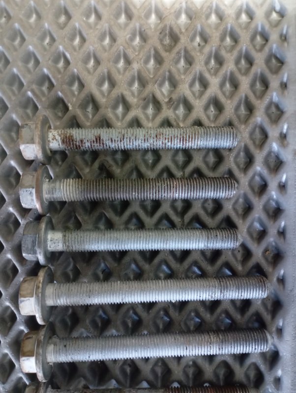 Болты развальные подвески Volkswagen Tiguan 2014 5N