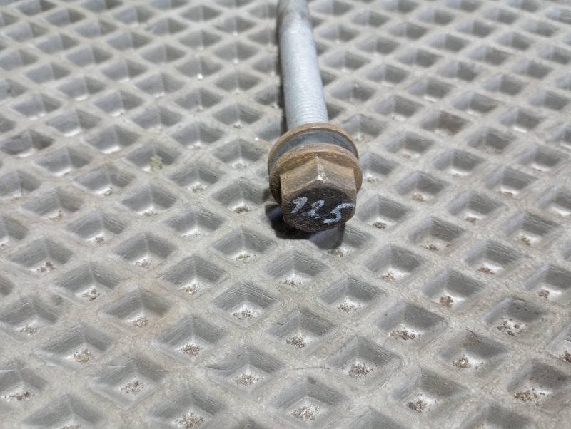 Болты развальные подвески Audi A3 2011 8P