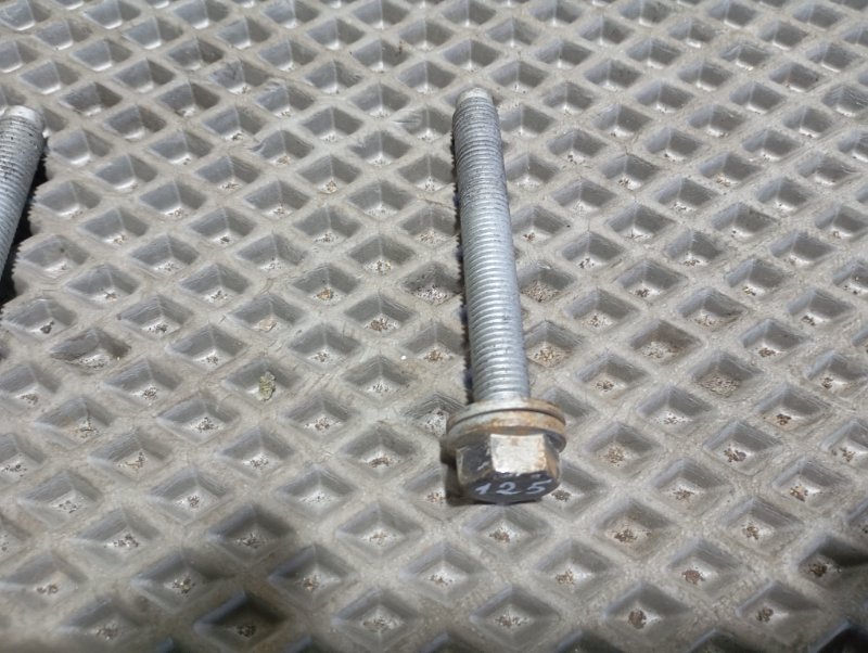 Болты развальные подвески Audi A3 2011 8P