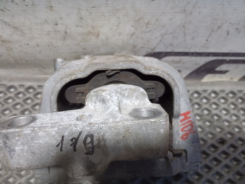 Подушка двигателя Skoda YETI 2015