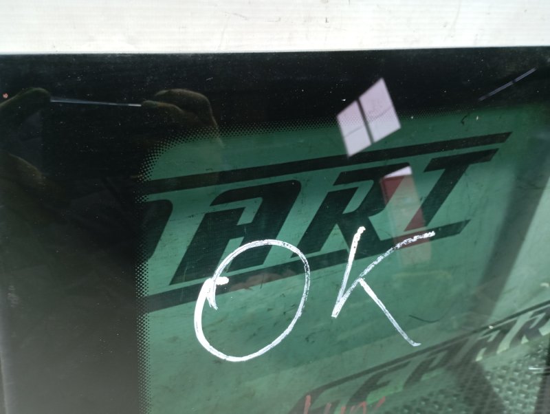 Стекло боковое Skoda YETI 2015