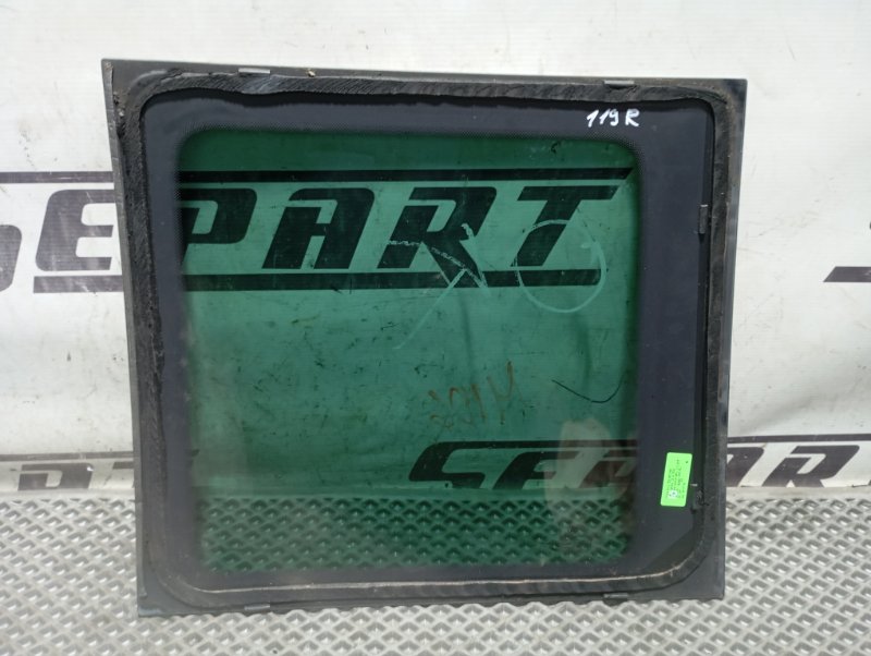 Стекло боковое Skoda YETI 2015