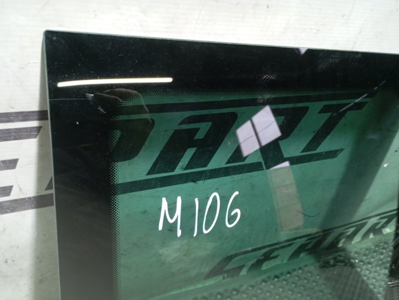 Стекло боковое Skoda YETI 2015