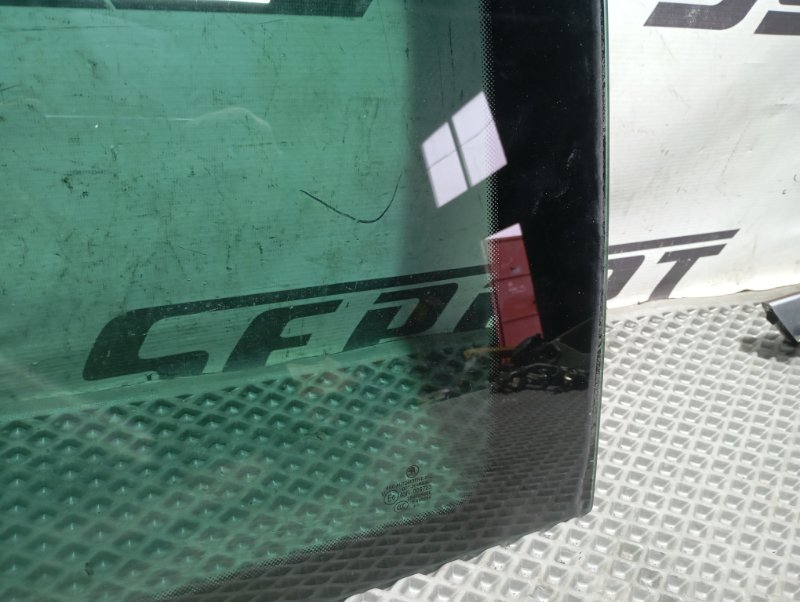 Стекло боковое Skoda YETI 2015