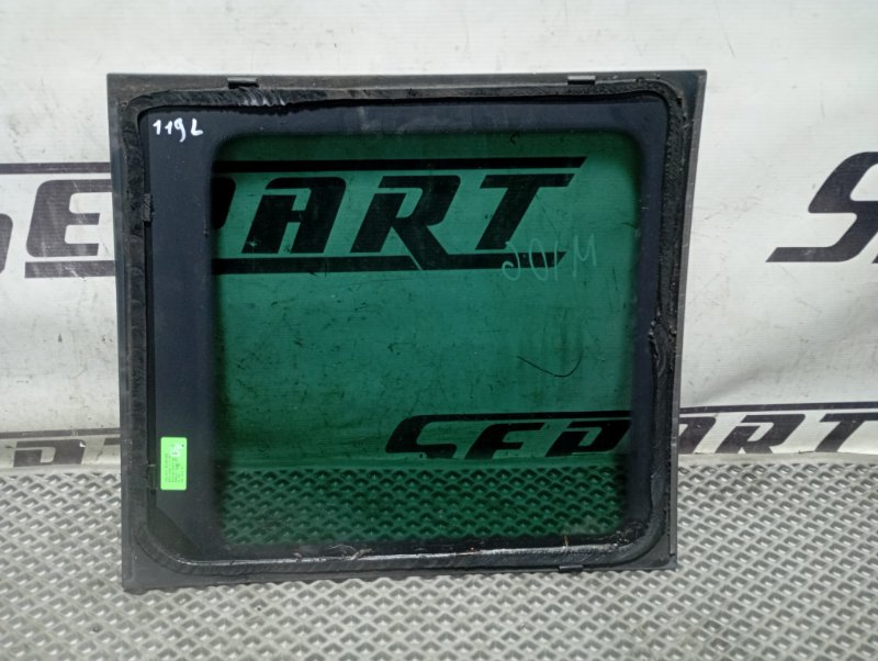 Стекло боковое Skoda YETI 2015