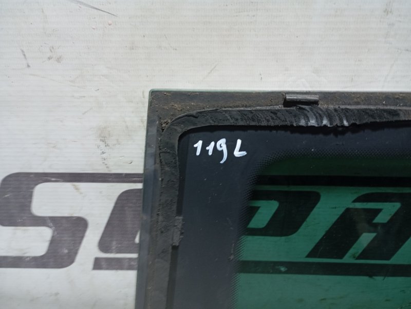 Стекло боковое Skoda YETI 2015