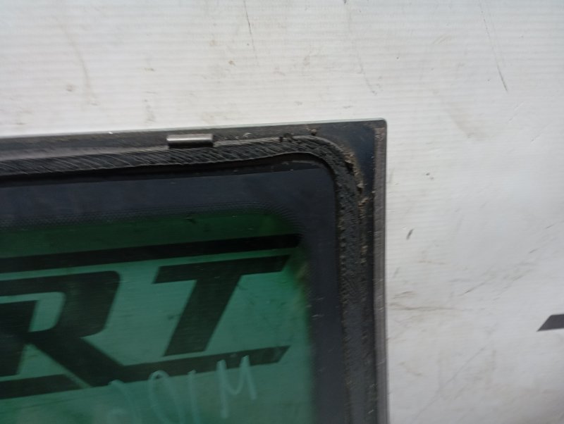 Стекло боковое Skoda YETI 2015