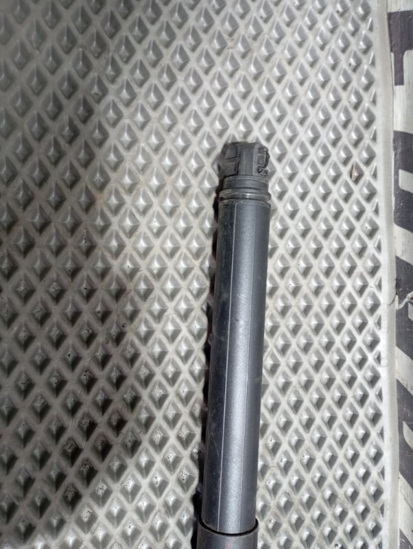 Амортизатор багажника Skoda Karoq 2024