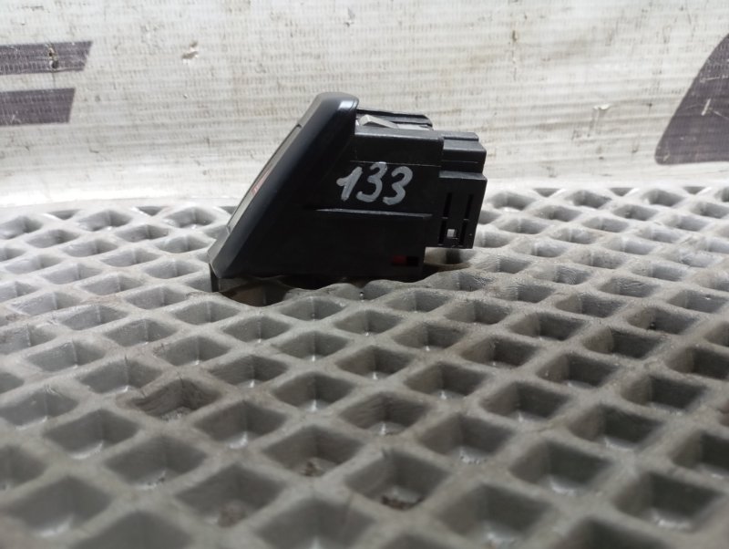 Кнопка аварийной сигнализации Audi A4 2008 B8