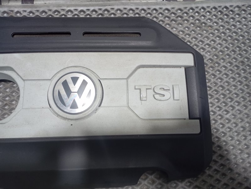 Декоративная крышка двигателя Volkswagen Tiguan 2014 5N