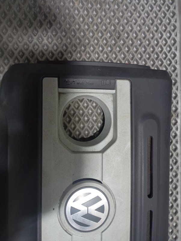 Декоративная крышка двигателя Volkswagen Tiguan 2014 5N