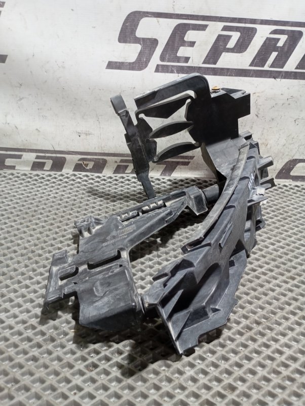 Кронштейн фар Audi Q5 2010 8R