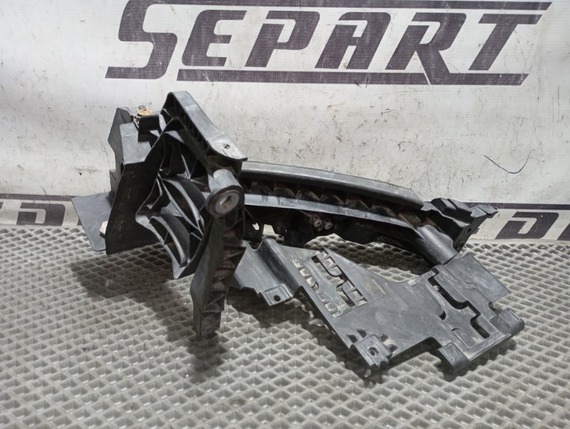 Кронштейн фар Audi Q5 2010 8R