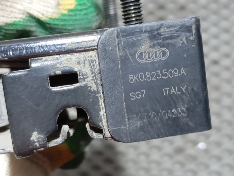 Замок капота Audi Q5 2010 8R