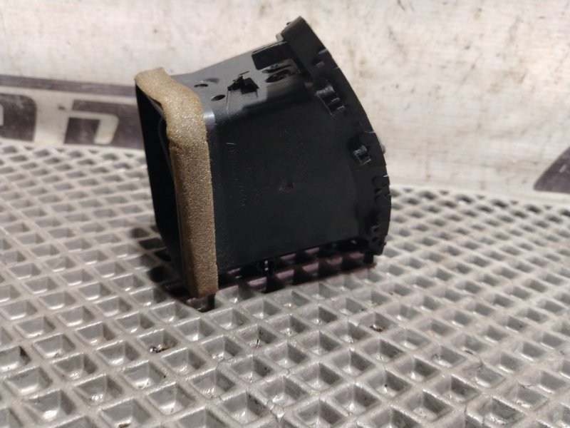 Дефлектор воздушный Audi Q5 2010 8R