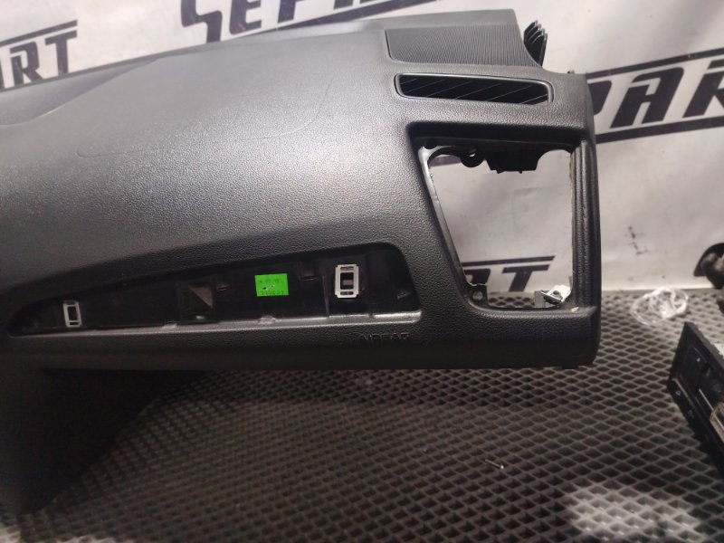 Торпедо Audi Q5 2010 8R