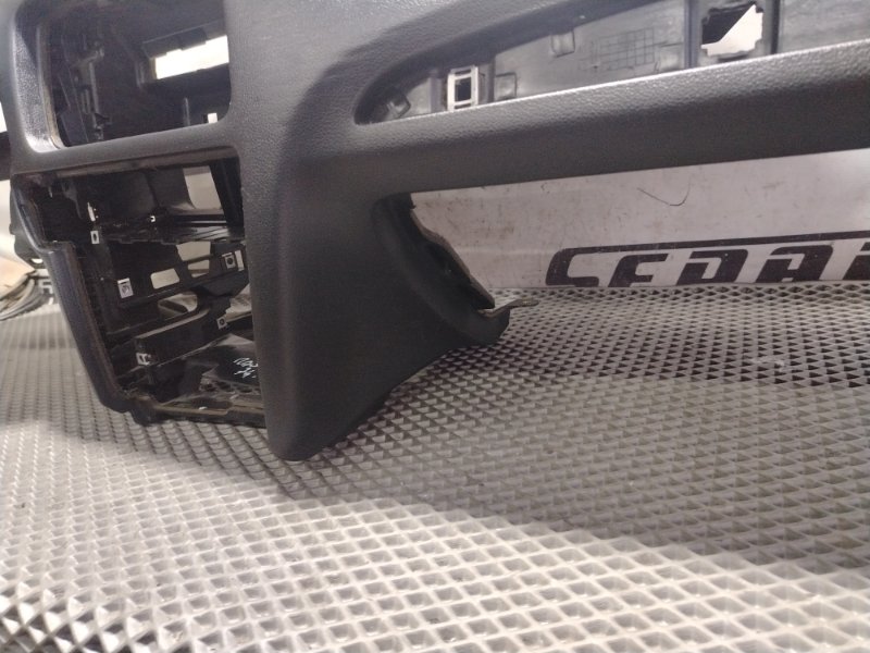 Торпедо Audi Q5 2010 8R