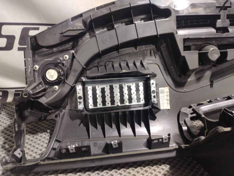 Торпедо Audi Q5 2010 8R