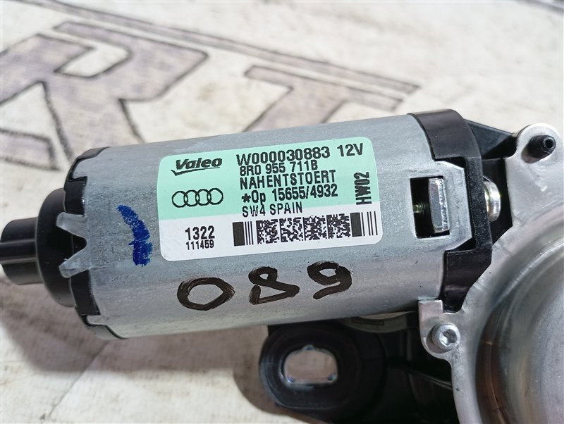 Моторчик стеклоочистителя Audi Q5 2012 8R