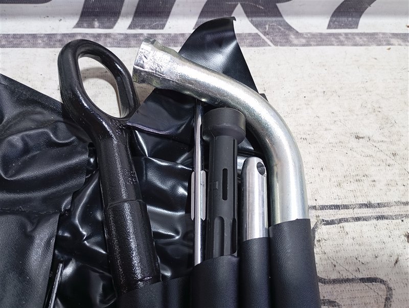 Набор инструментов Audi Q5 2013 8R