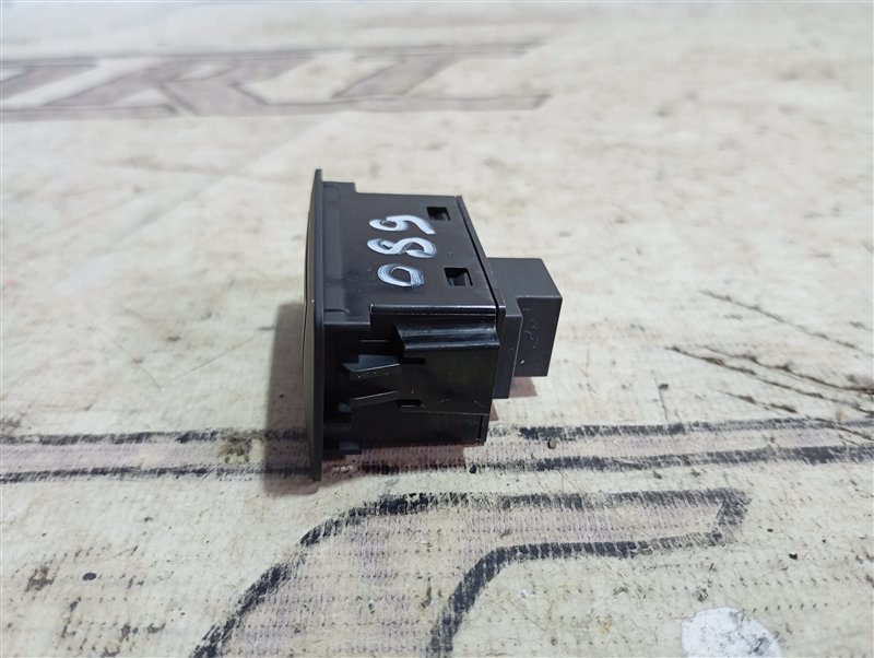 Кнопка открывания багажника Audi Q5 2012 8R