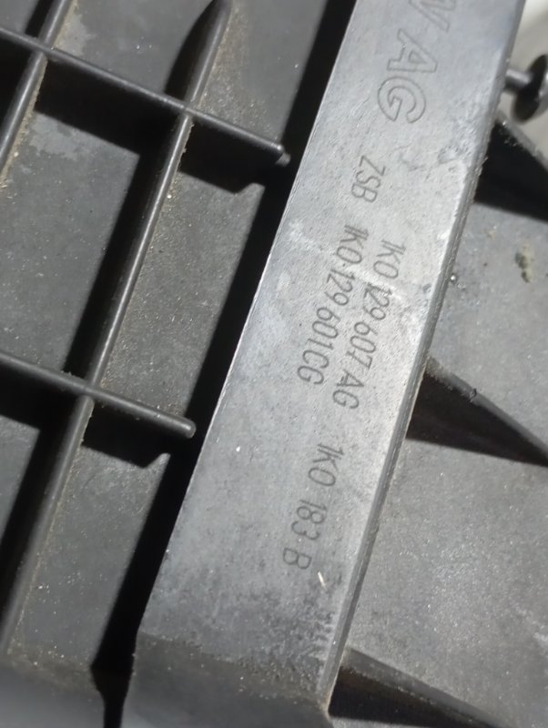 Фильтр воздушный двигателя Volkswagen Golf 2011 Mk6