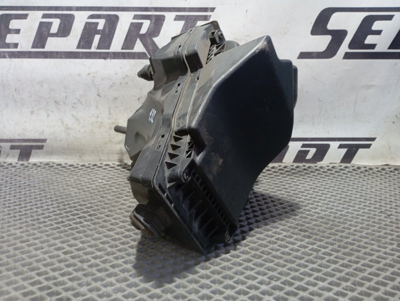 Фильтр воздушный двигателя Audi A4 2008 B8