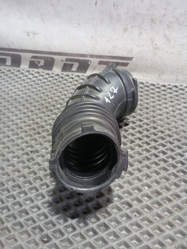 Патрубок воздушного фильтра Audi A4 2011 B8